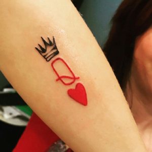 simple queen of hearts tattoo ideas design