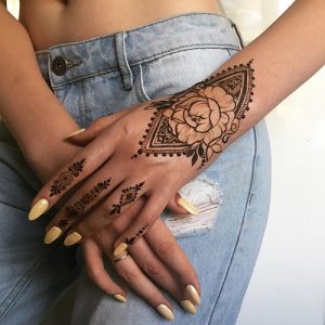 beautiful wrist henna tattoo designs for women